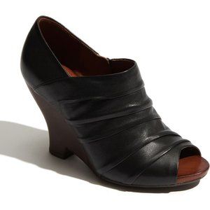 Naya Genesis Peep Toe Wedges in women's size 7